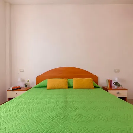 Rosanna Apartment *