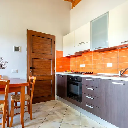 Rosanna Apartment